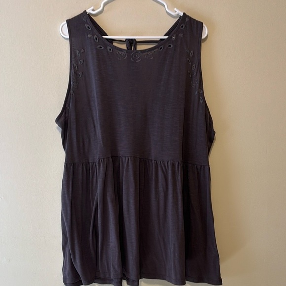 Torrid Gray Sleeveless Relaxed Tank Top - Picture 6 of 8